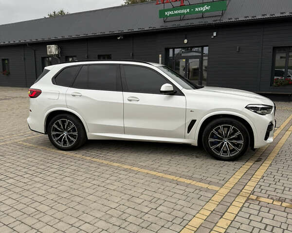 Белый БМВ Х5, объемом двигателя 3 л и пробегом 172 тыс. км за 59500 $, фото 4 на Automoto.ua
