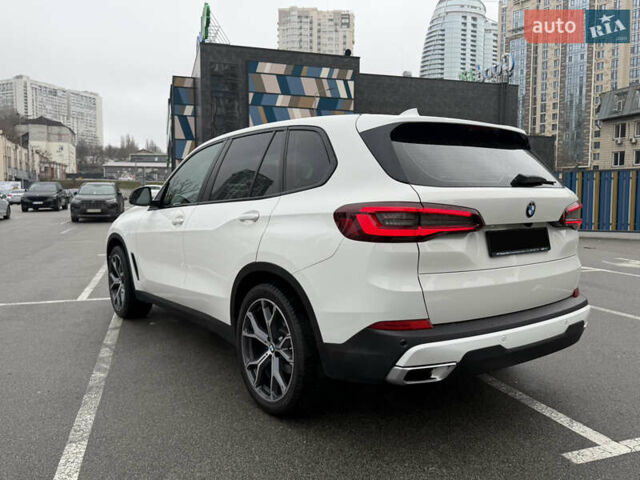 Белый БМВ Х5, объемом двигателя 2 л и пробегом 68 тыс. км за 56500 $, фото 47 на Automoto.ua