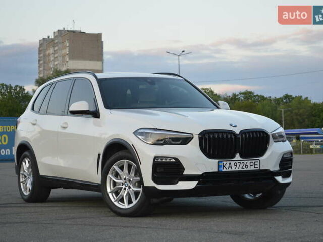 Белый БМВ Х5, объемом двигателя 3 л и пробегом 117 тыс. км за 61999 $, фото 6 на Automoto.ua