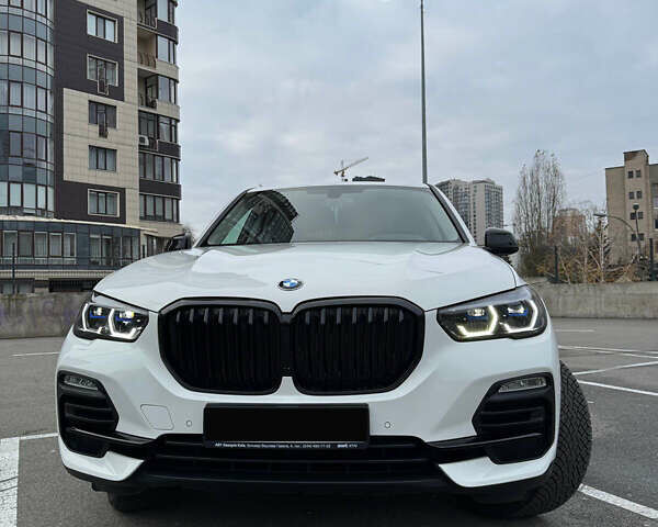 Белый БМВ Х5, объемом двигателя 2 л и пробегом 68 тыс. км за 56500 $, фото 8 на Automoto.ua