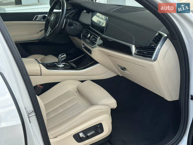 Белый БМВ Х5, объемом двигателя 3 л и пробегом 51 тыс. км за 49800 $, фото 61 на Automoto.ua