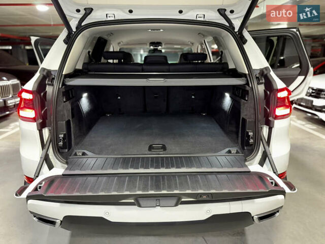 Білий БМВ Х5, об'ємом двигуна 2 л та пробігом 68 тис. км за 54500 $, фото 43 на Automoto.ua