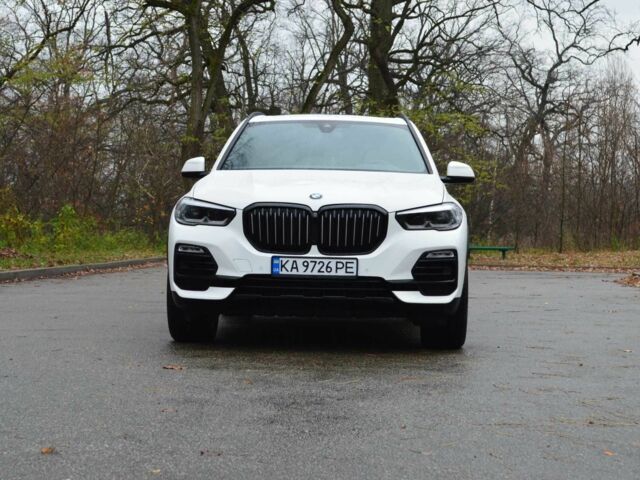 Белый БМВ Х5, объемом двигателя 3 л и пробегом 117 тыс. км за 56000 $, фото 1 на Automoto.ua