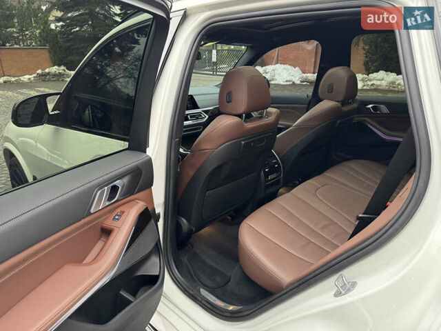 Белый БМВ Х5, объемом двигателя 3 л и пробегом 125 тыс. км за 51000 $, фото 18 на Automoto.ua
