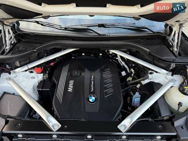 Белый БМВ Х5, объемом двигателя 3 л и пробегом 130 тыс. км за 58700 $, фото 86 на Automoto.ua