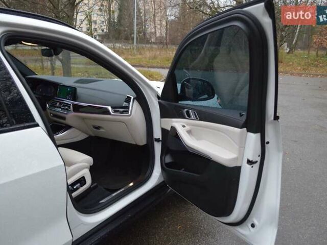 Белый БМВ Х5, объемом двигателя 3 л и пробегом 117 тыс. км за 56000 $, фото 19 на Automoto.ua