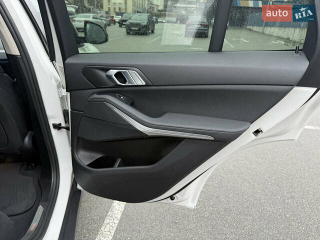 Белый БМВ Х5, объемом двигателя 2 л и пробегом 68 тыс. км за 56500 $, фото 21 на Automoto.ua