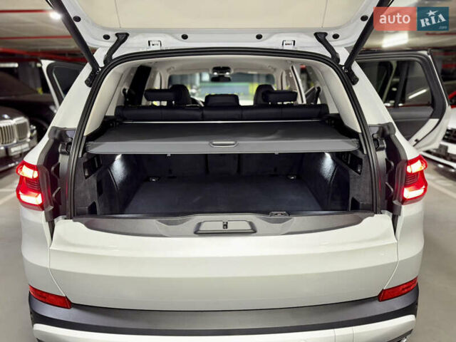 Білий БМВ Х5, об'ємом двигуна 2 л та пробігом 68 тис. км за 54500 $, фото 42 на Automoto.ua