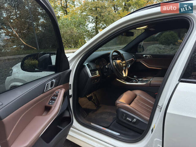 Белый БМВ Х5, объемом двигателя 3 л и пробегом 123 тыс. км за 55000 $, фото 13 на Automoto.ua