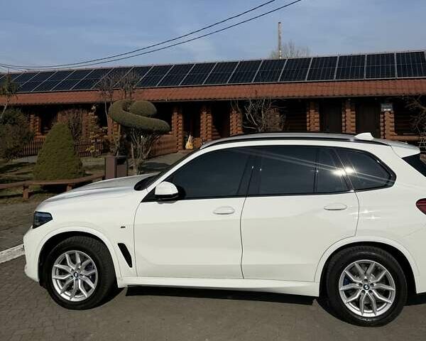 Белый БМВ Х5, объемом двигателя 2 л и пробегом 60 тыс. км за 55900 $, фото 6 на Automoto.ua