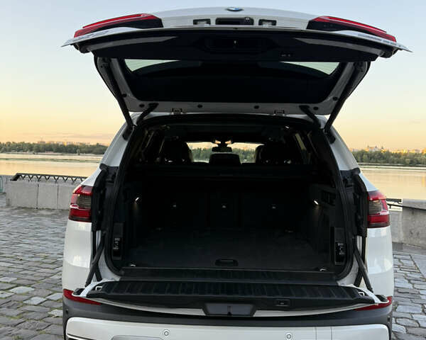 Белый БМВ Х5, объемом двигателя 3 л и пробегом 65 тыс. км за 49800 $, фото 24 на Automoto.ua