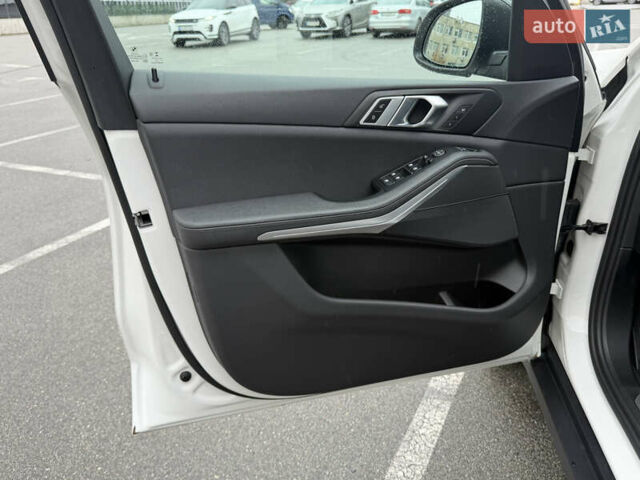 Белый БМВ Х5, объемом двигателя 2 л и пробегом 68 тыс. км за 56500 $, фото 34 на Automoto.ua