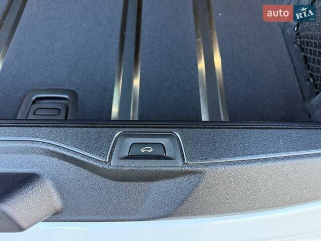 Белый БМВ Х5, объемом двигателя 3 л и пробегом 130 тыс. км за 58700 $, фото 40 на Automoto.ua