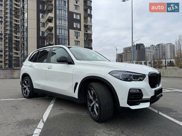 Белый БМВ Х5, объемом двигателя 2 л и пробегом 68 тыс. км за 56500 $, фото 5 на Automoto.ua