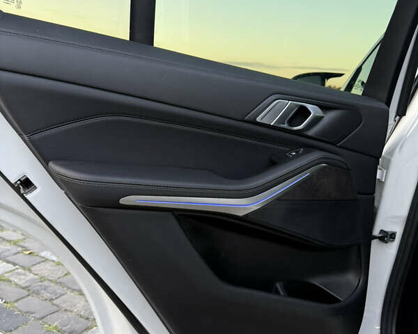 Белый БМВ Х5, объемом двигателя 3 л и пробегом 65 тыс. км за 49800 $, фото 19 на Automoto.ua