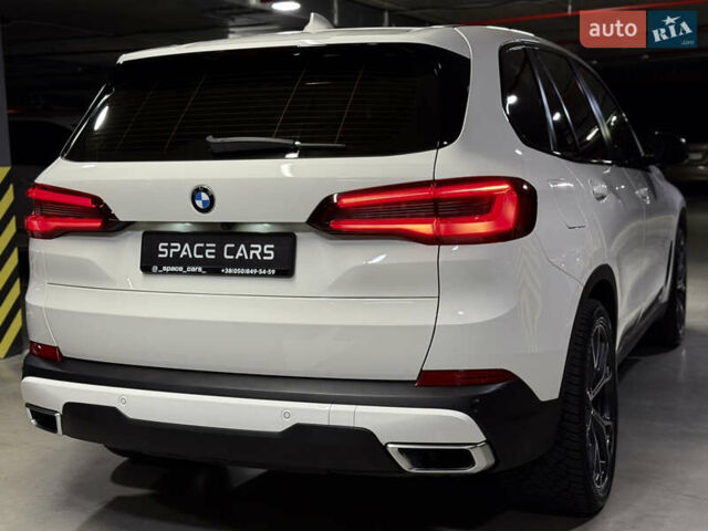 Білий БМВ Х5, об'ємом двигуна 2 л та пробігом 68 тис. км за 54500 $, фото 13 на Automoto.ua