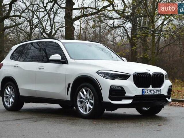 Белый БМВ Х5, объемом двигателя 3 л и пробегом 117 тыс. км за 56000 $, фото 2 на Automoto.ua