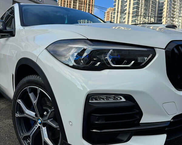 Белый БМВ Х5, объемом двигателя 2 л и пробегом 68 тыс. км за 56500 $, фото 12 на Automoto.ua