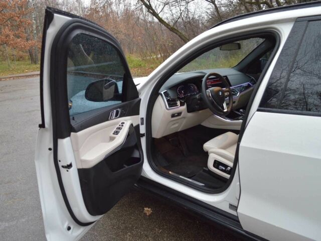 Белый БМВ Х5, объемом двигателя 3 л и пробегом 117 тыс. км за 56000 $, фото 12 на Automoto.ua