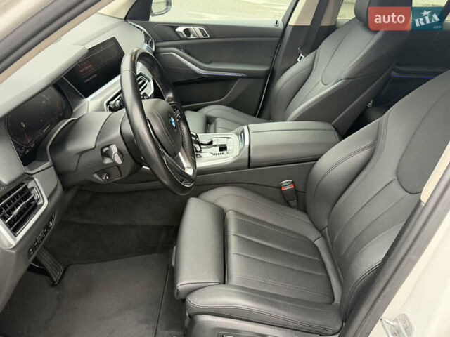 Белый БМВ Х5, объемом двигателя 2 л и пробегом 68 тыс. км за 56500 $, фото 38 на Automoto.ua