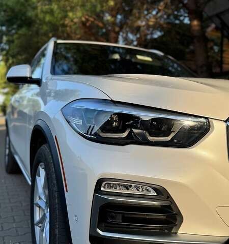 Белый БМВ Х5, объемом двигателя 3 л и пробегом 59 тыс. км за 46000 $, фото 2 на Automoto.ua