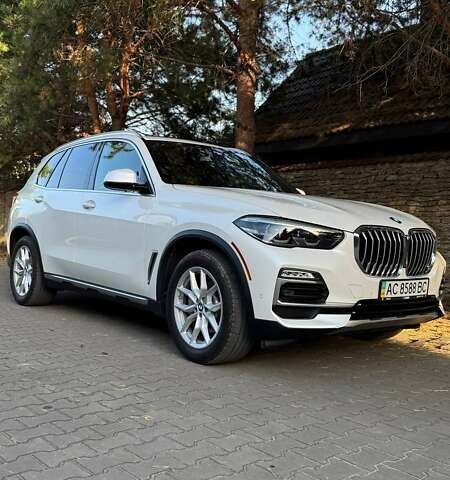 Белый БМВ Х5, объемом двигателя 3 л и пробегом 59 тыс. км за 46000 $, фото 1 на Automoto.ua