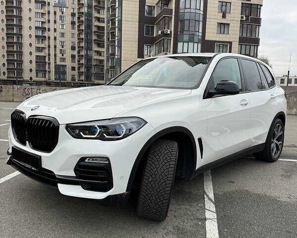 Белый БМВ Х5, объемом двигателя 2 л и пробегом 68 тыс. км за 56500 $, фото 11 на Automoto.ua