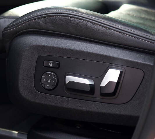 Белый БМВ Х5, объемом двигателя 2.99 л и пробегом 70 тыс. км за 65000 $, фото 7 на Automoto.ua