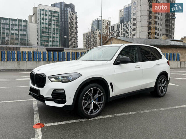 Белый БМВ Х5, объемом двигателя 2 л и пробегом 68 тыс. км за 56500 $, фото 45 на Automoto.ua