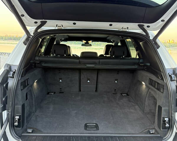 Белый БМВ Х5, объемом двигателя 3 л и пробегом 65 тыс. км за 49800 $, фото 23 на Automoto.ua