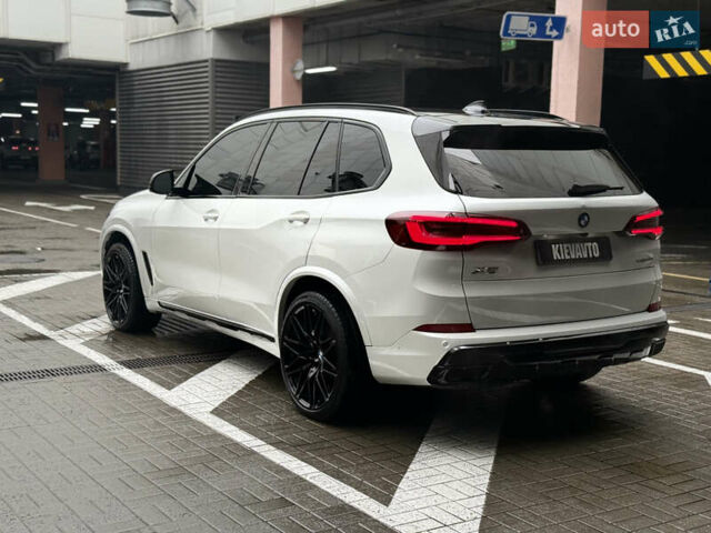 Белый БМВ Х5, объемом двигателя 3 л и пробегом 63 тыс. км за 45000 $, фото 4 на Automoto.ua