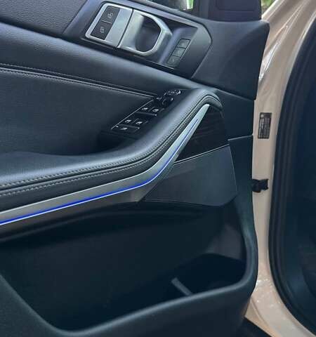 Белый БМВ Х5, объемом двигателя 3 л и пробегом 59 тыс. км за 46000 $, фото 15 на Automoto.ua