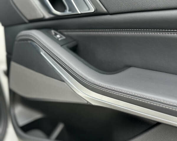 Белый БМВ Х5, объемом двигателя 3 л и пробегом 20 тыс. км за 68500 $, фото 32 на Automoto.ua