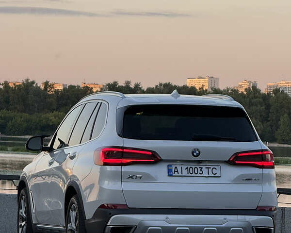 Белый БМВ Х5, объемом двигателя 3 л и пробегом 65 тыс. км за 49800 $, фото 1 на Automoto.ua
