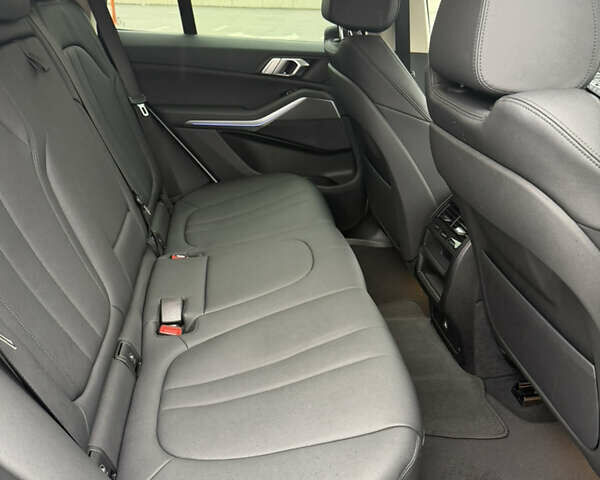 Белый БМВ Х5, объемом двигателя 2 л и пробегом 68 тыс. км за 56500 $, фото 23 на Automoto.ua