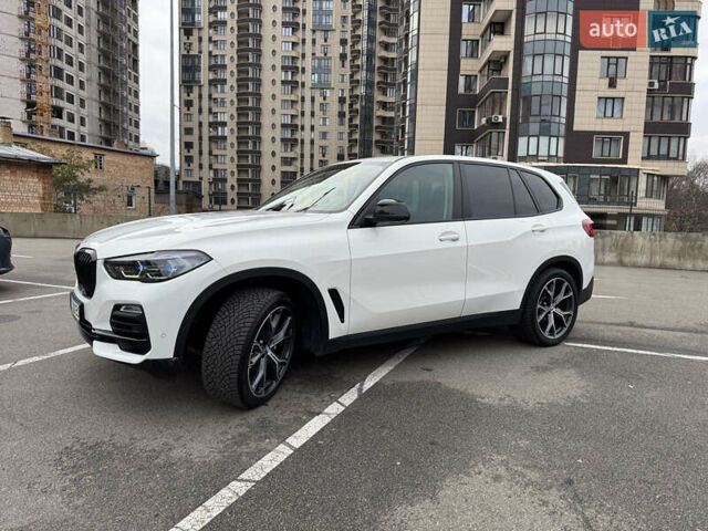 Белый БМВ Х5, объемом двигателя 2 л и пробегом 68 тыс. км за 56500 $, фото 4 на Automoto.ua