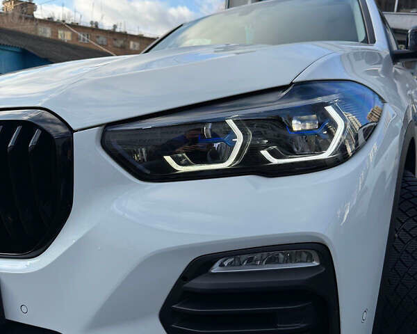 Белый БМВ Х5, объемом двигателя 2 л и пробегом 68 тыс. км за 56500 $, фото 13 на Automoto.ua