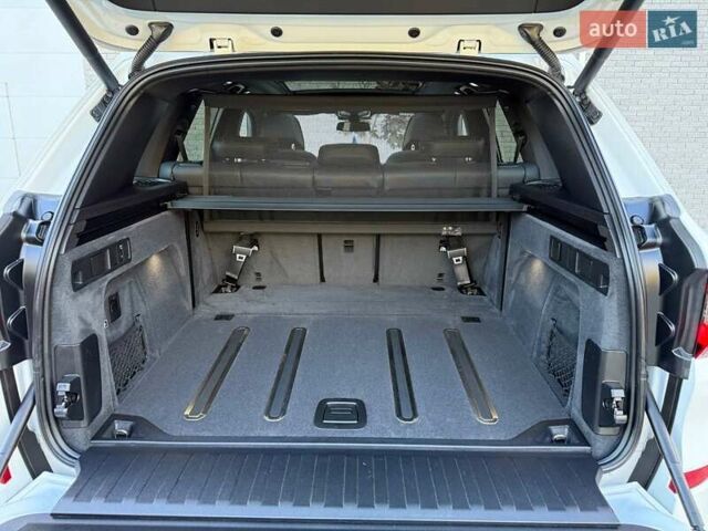 Белый БМВ Х5, объемом двигателя 3 л и пробегом 130 тыс. км за 58700 $, фото 39 на Automoto.ua