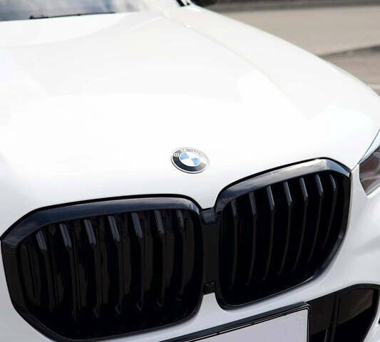 Белый БМВ Х5, объемом двигателя 2.99 л и пробегом 70 тыс. км за 65000 $, фото 1 на Automoto.ua