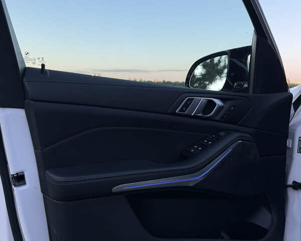 Белый БМВ Х5, объемом двигателя 3 л и пробегом 65 тыс. км за 49800 $, фото 16 на Automoto.ua