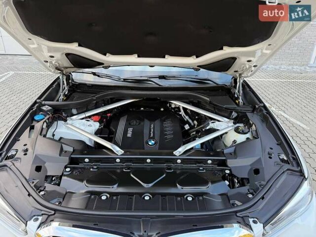 Белый БМВ Х5, объемом двигателя 3 л и пробегом 130 тыс. км за 58700 $, фото 87 на Automoto.ua