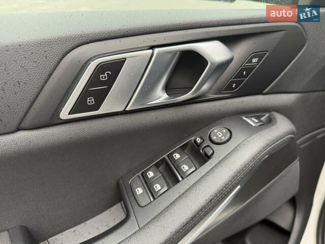 Белый БМВ Х5, объемом двигателя 2 л и пробегом 68 тыс. км за 56500 $, фото 18 на Automoto.ua