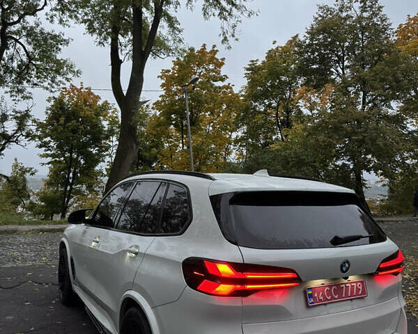 Белый БМВ Х5, объемом двигателя 3 л и пробегом 123 тыс. км за 55000 $, фото 5 на Automoto.ua