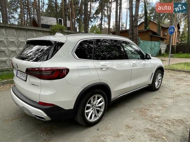 Белый БМВ Х5, объемом двигателя 3 л и пробегом 53 тыс. км за 64500 $, фото 1 на Automoto.ua