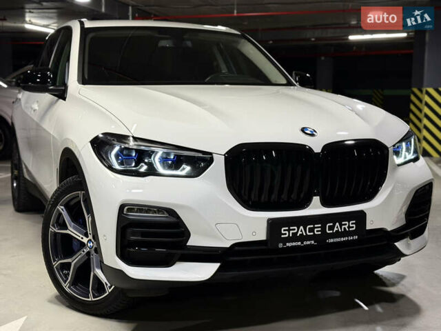 Білий БМВ Х5, об'ємом двигуна 2 л та пробігом 68 тис. км за 54500 $, фото 2 на Automoto.ua