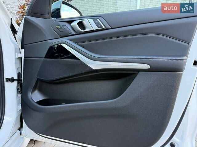 Белый БМВ Х5, объемом двигателя 3 л и пробегом 130 тыс. км за 58700 $, фото 47 на Automoto.ua