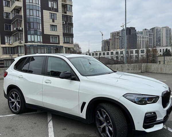 Белый БМВ Х5, объемом двигателя 2 л и пробегом 68 тыс. км за 56500 $, фото 7 на Automoto.ua