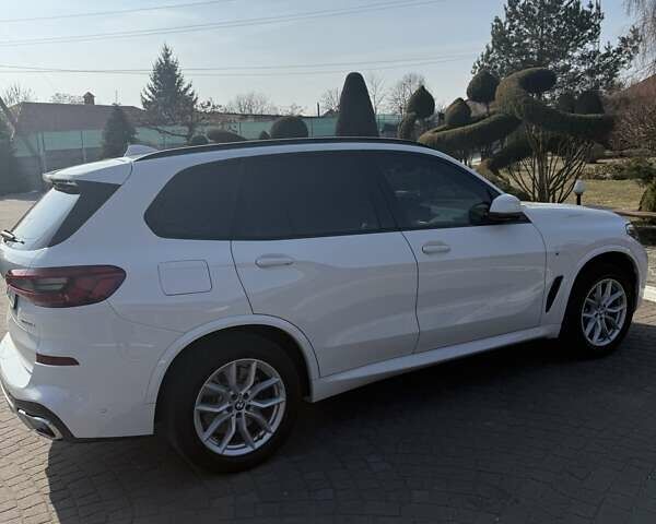 Белый БМВ Х5, объемом двигателя 2 л и пробегом 60 тыс. км за 55900 $, фото 5 на Automoto.ua