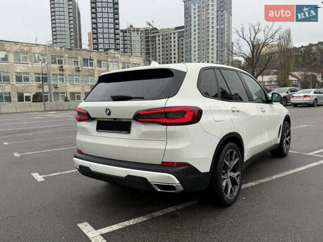 Белый БМВ Х5, объемом двигателя 2 л и пробегом 68 тыс. км за 56500 $, фото 51 на Automoto.ua