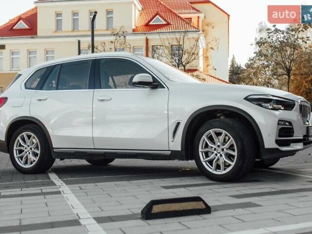 Белый БМВ Х5, объемом двигателя 2 л и пробегом 77 тыс. км за 50700 $, фото 6 на Automoto.ua
